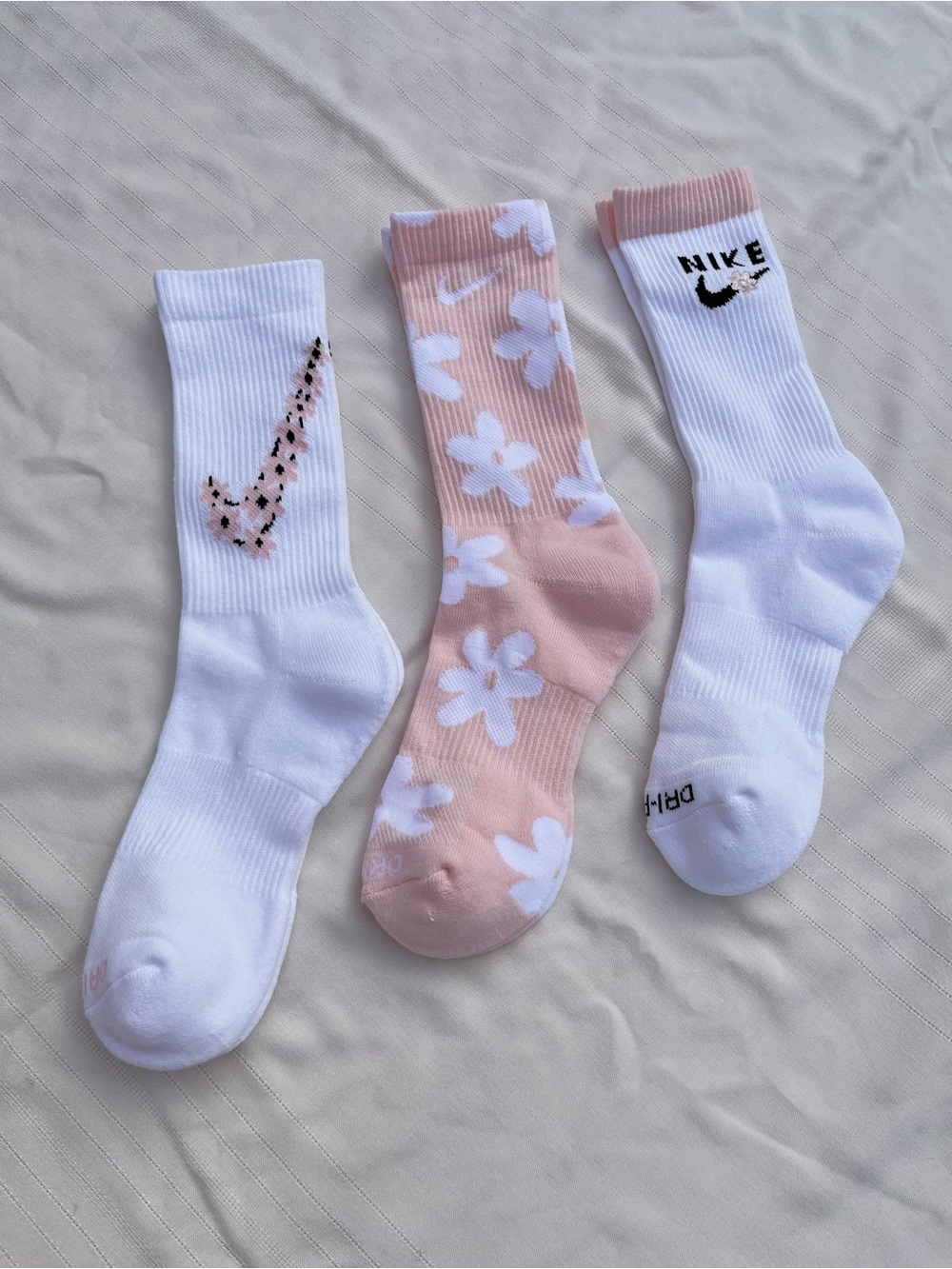 Nike Everyday Plus Dri-FIT Pink & White Floral Crew Sock Trio - Picture 9 of 15